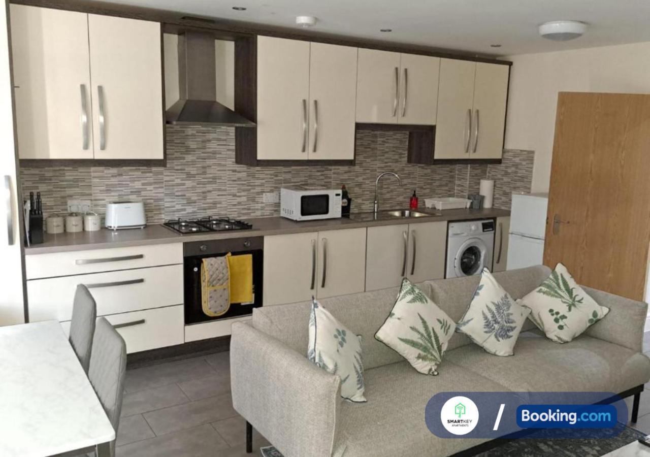 Modern 2 Bed 2 Bath Apartment Free Parking Watford  Dış mekan fotoğraf