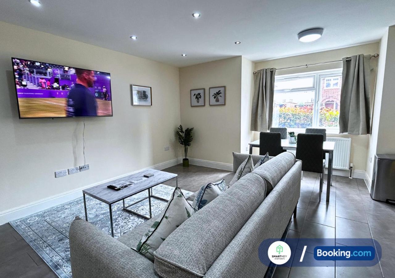 Modern 2 Bed 2 Bath Apartment Free Parking Watford  Dış mekan fotoğraf