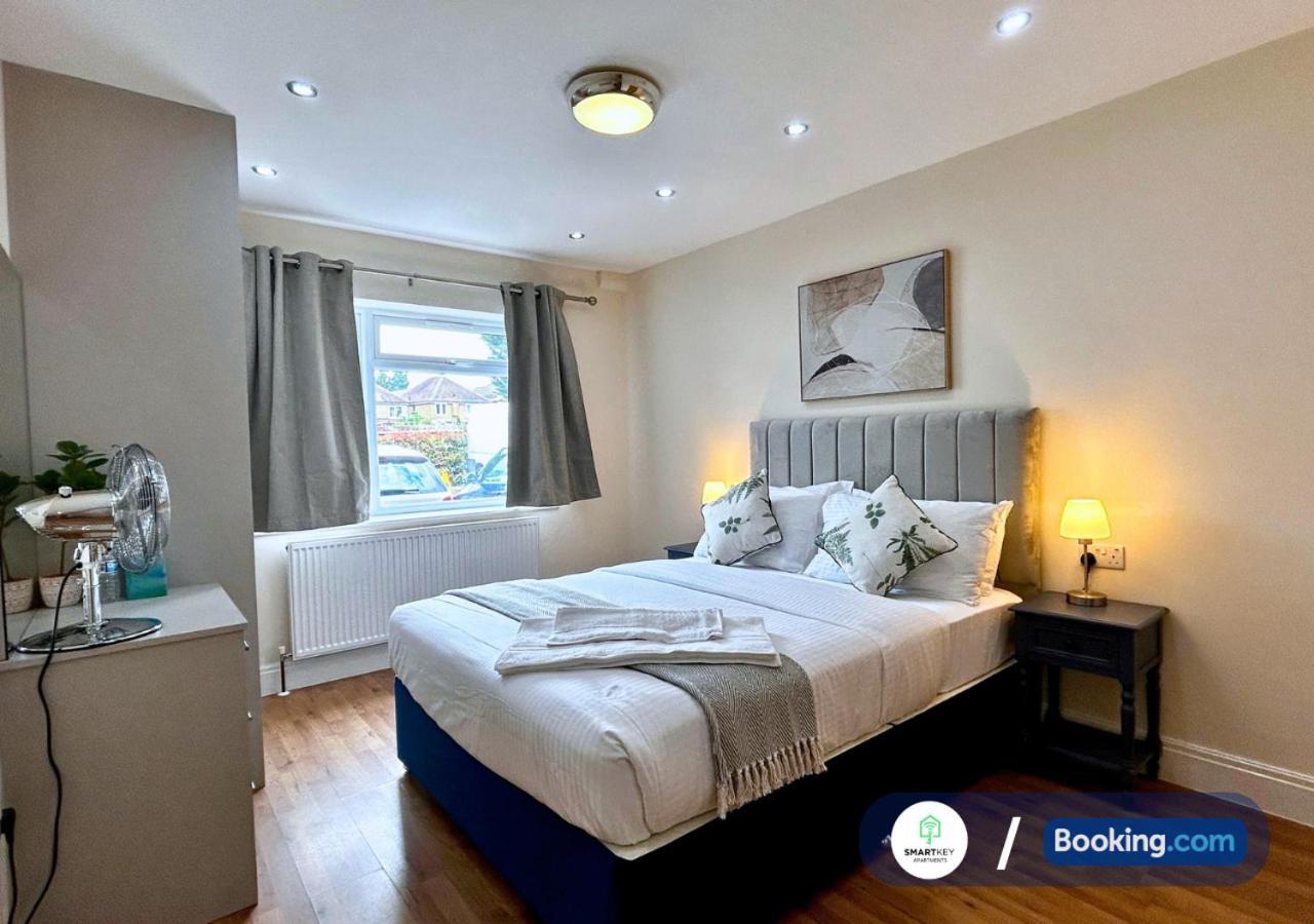 Modern 2 Bed 2 Bath Apartment Free Parking Watford  Dış mekan fotoğraf