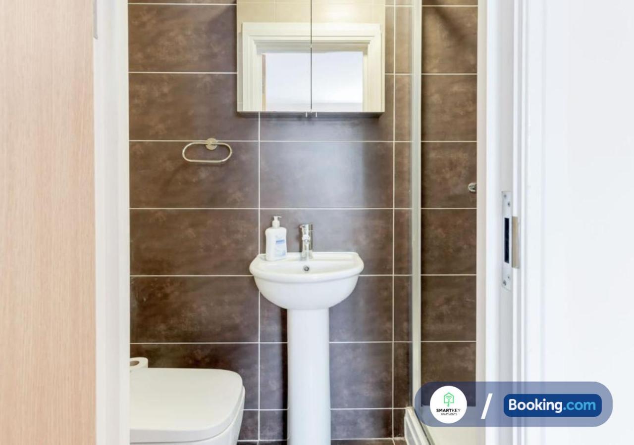 Modern 2 Bed 2 Bath Apartment Free Parking Watford  Dış mekan fotoğraf