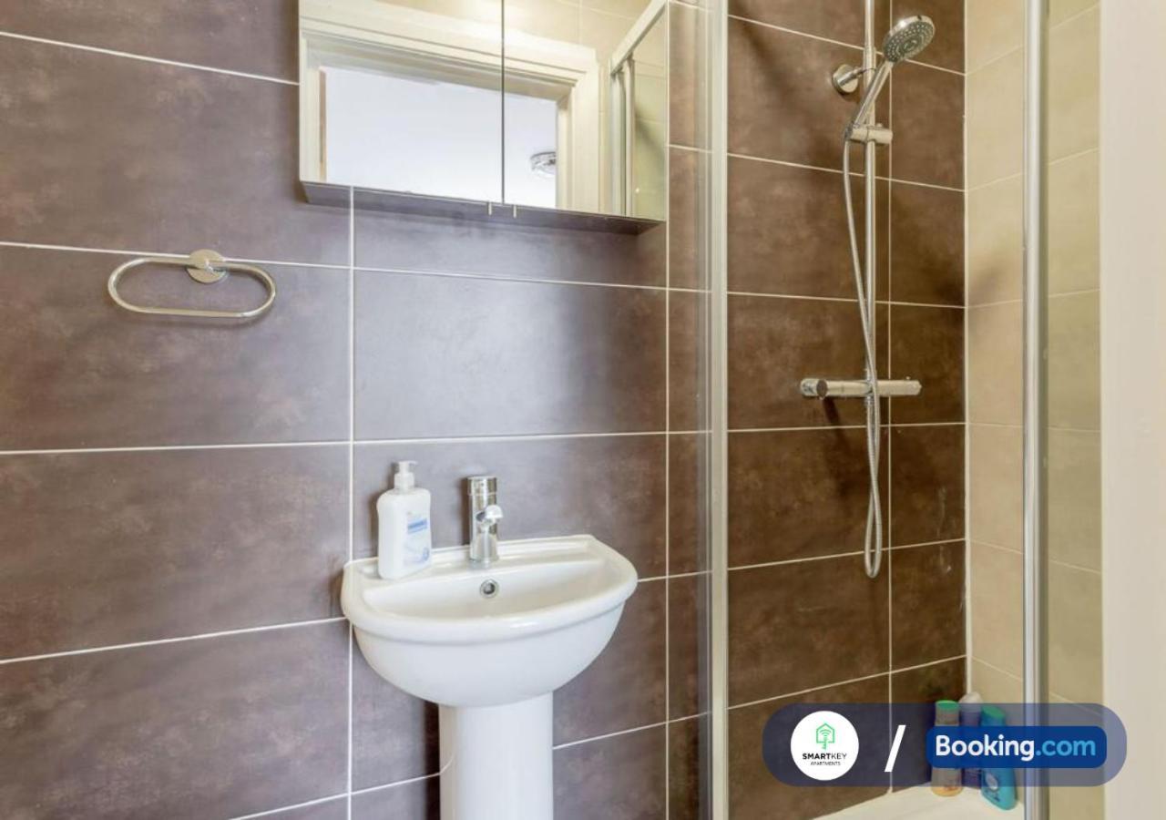 Modern 2 Bed 2 Bath Apartment Free Parking Watford  Dış mekan fotoğraf