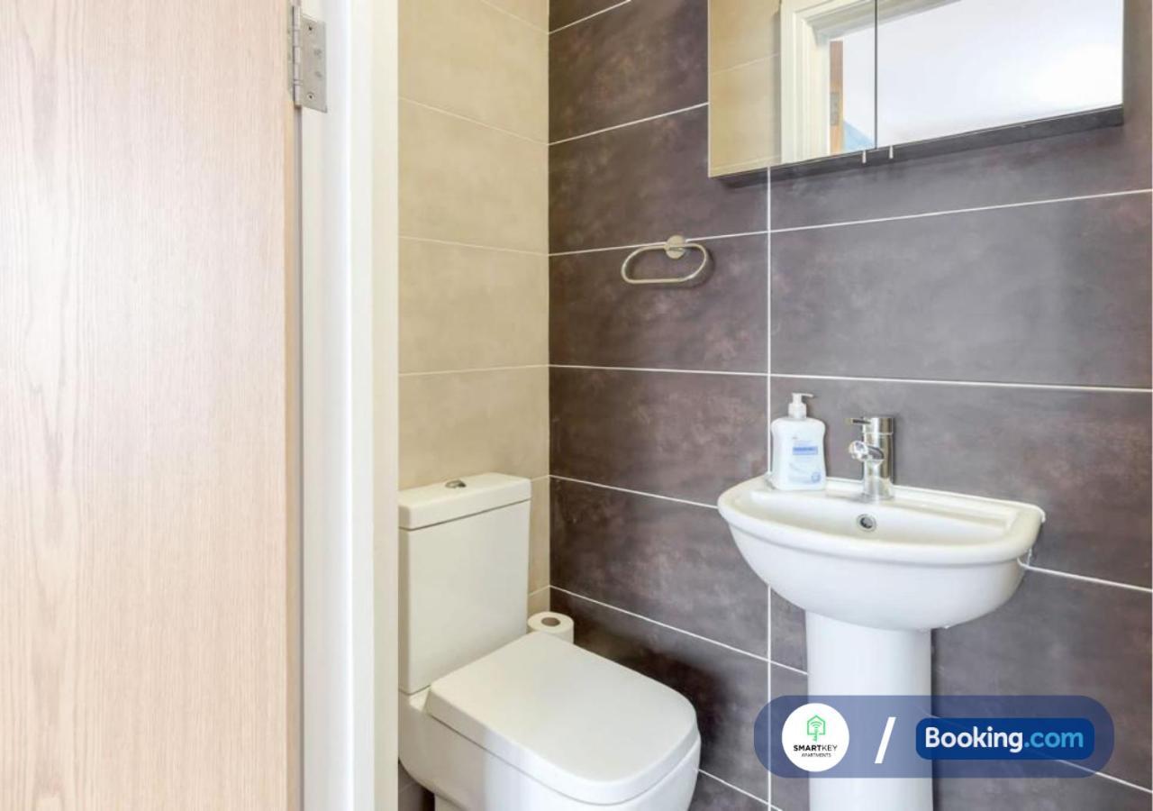 Modern 2 Bed 2 Bath Apartment Free Parking Watford  Dış mekan fotoğraf