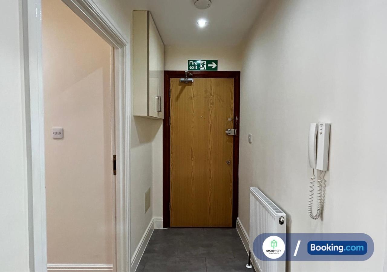 Modern 2 Bed 2 Bath Apartment Free Parking Watford  Dış mekan fotoğraf