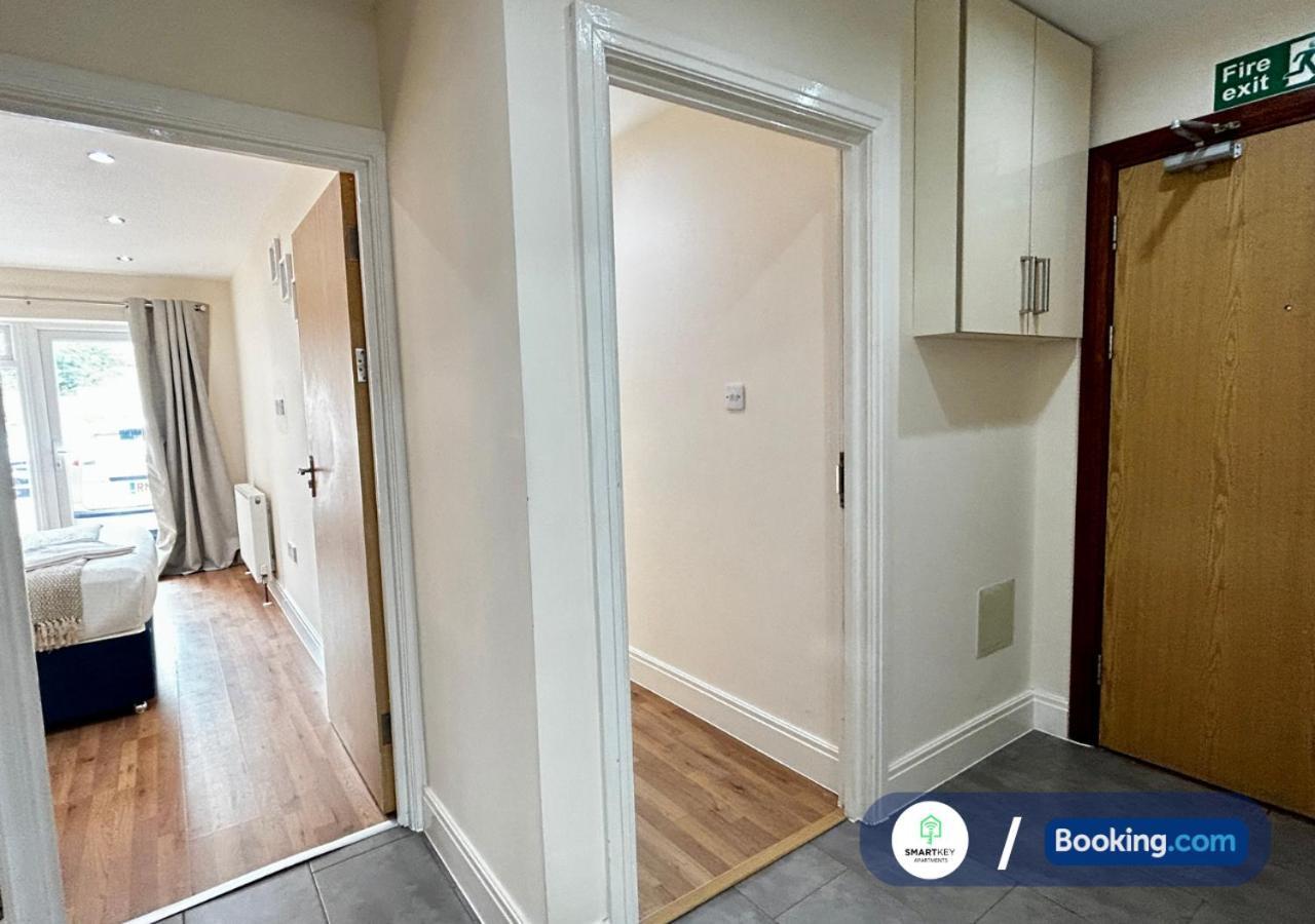 Modern 2 Bed 2 Bath Apartment Free Parking Watford  Dış mekan fotoğraf