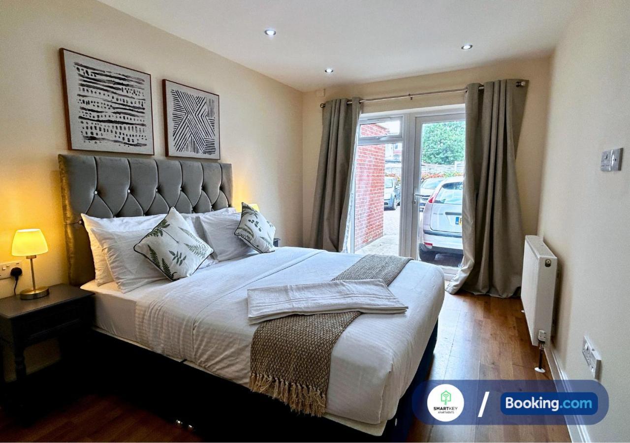 Modern 2 Bed 2 Bath Apartment Free Parking Watford  Dış mekan fotoğraf