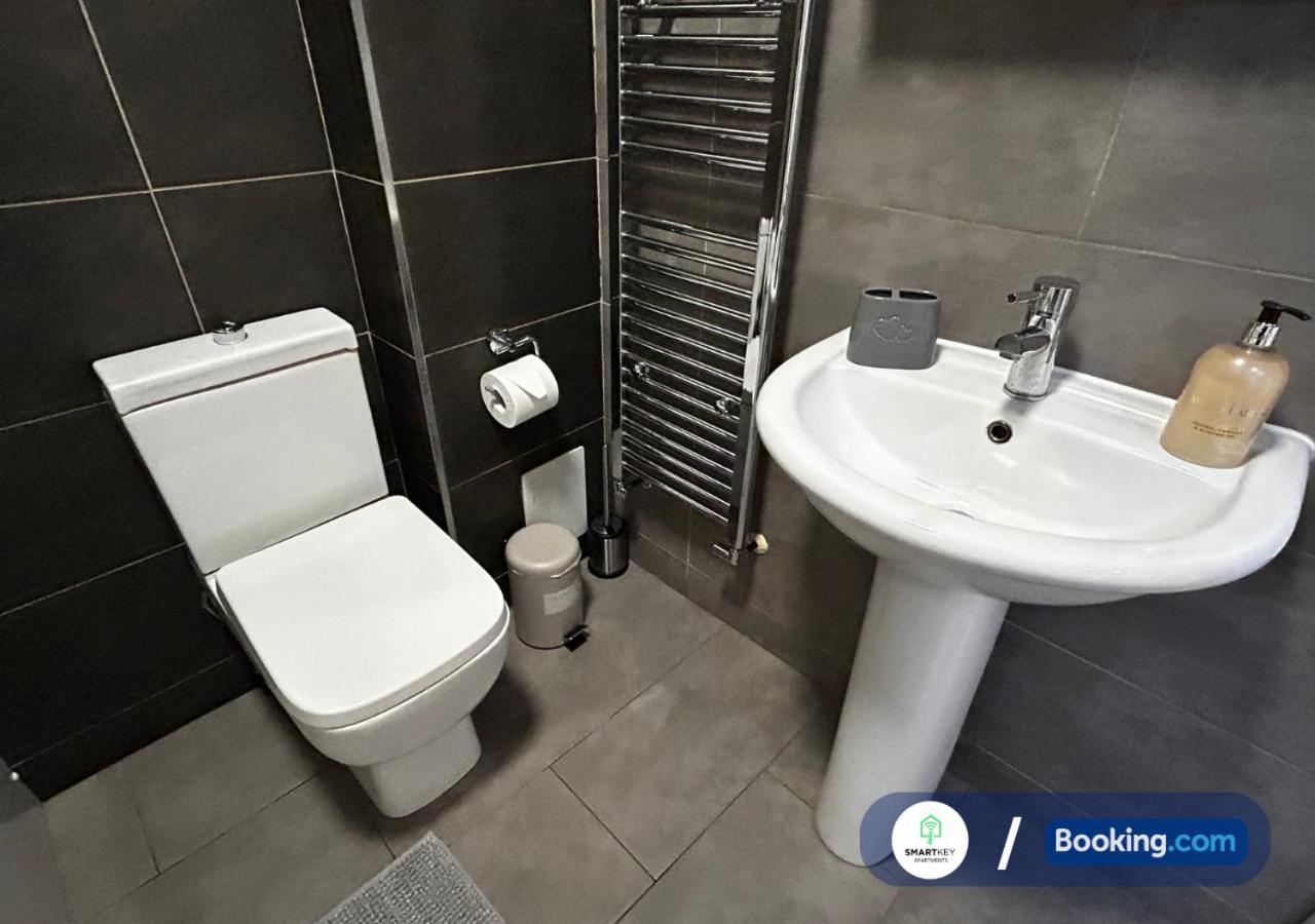Modern 2 Bed 2 Bath Apartment Free Parking Watford  Dış mekan fotoğraf